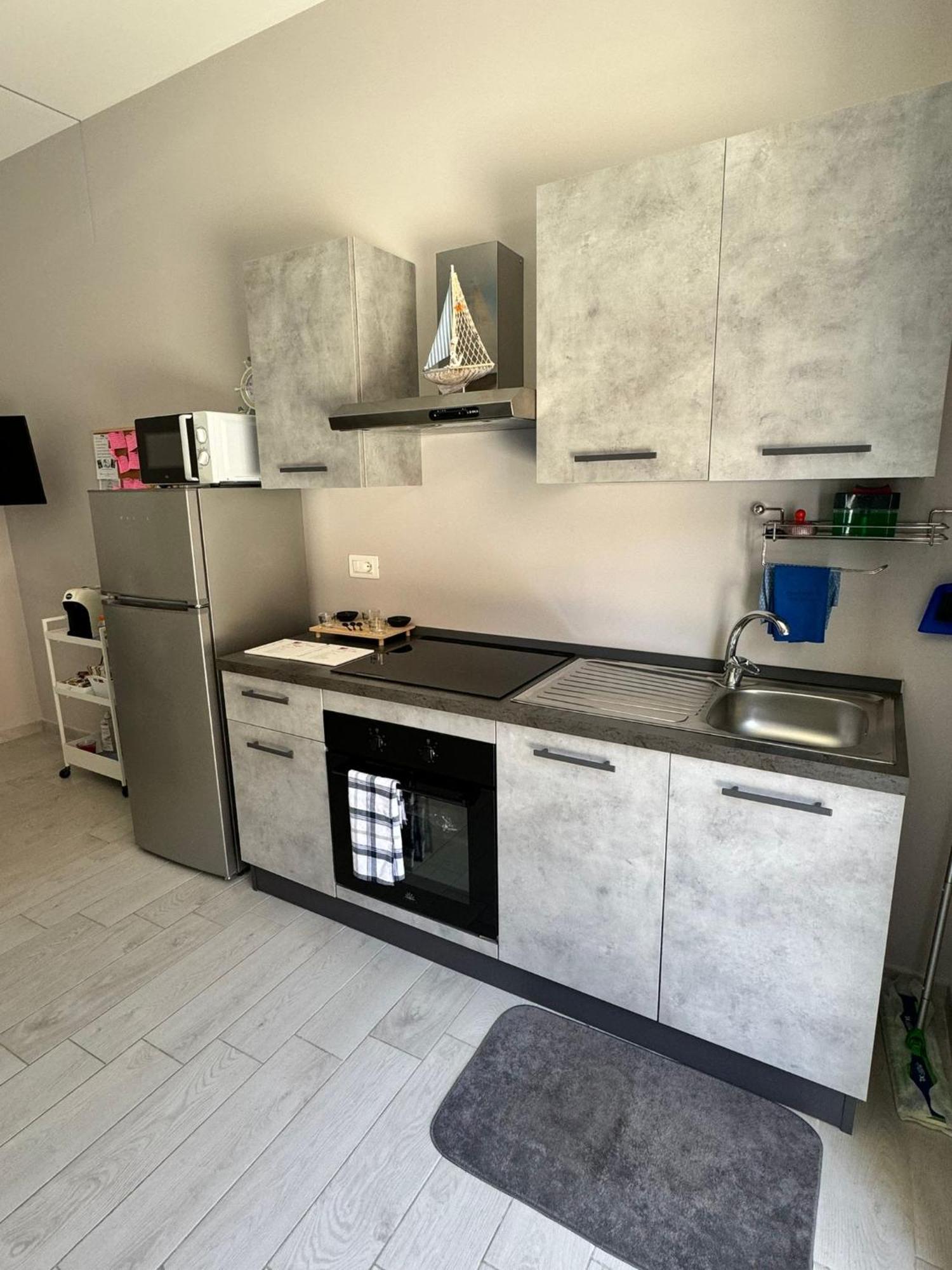 Casa Vacanze Manthy Posizione Centrale Bari Esterno foto