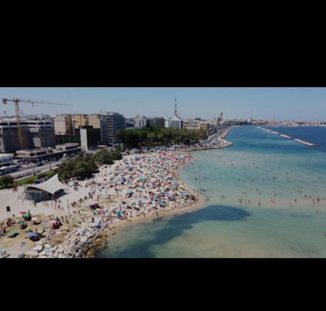 Casa Vacanze Manthy Posizione Centrale Bari Esterno foto